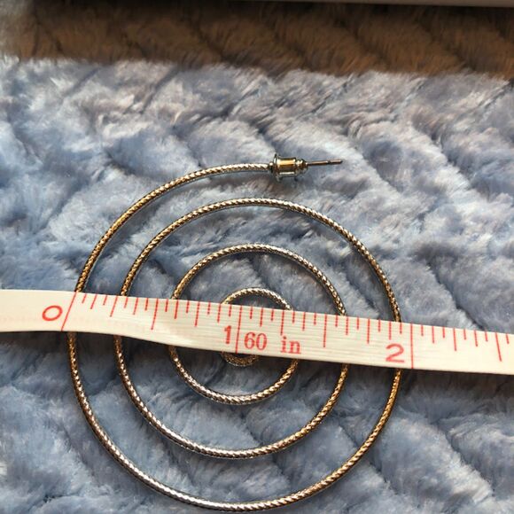 Oversized Spiral Pierced Earrings - Picture 6 of 6